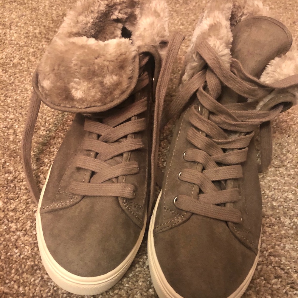 Mossimo - Picture 2 of 3